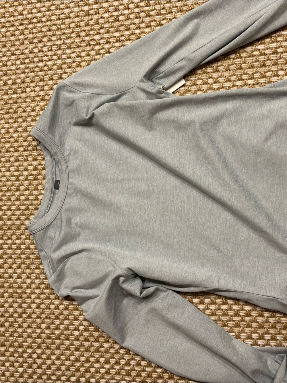 Vuori halo essential crew tee